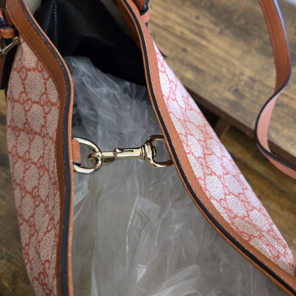 Gucci Pink GG Supreme Canvas Tote Bag - Picture 6 of 11